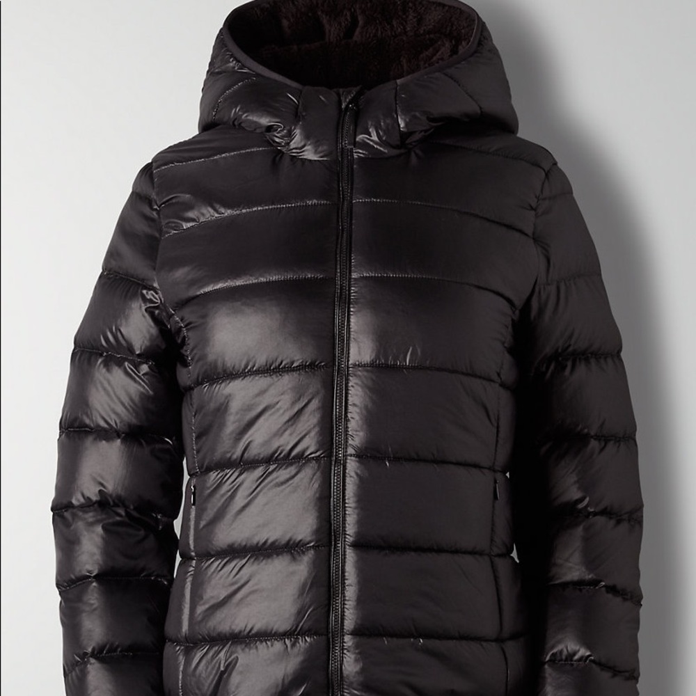 ARITZIA TNA LITTLE FUZZY PUFF